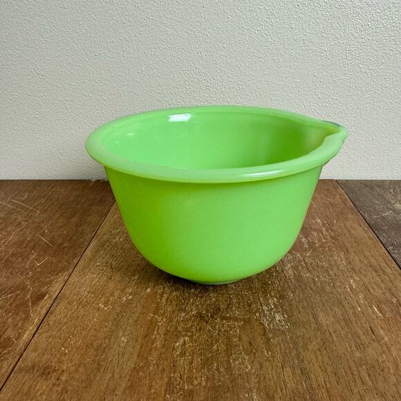 VTG 1940s McKee Green Vaseline Uranium Jadeite Milk Glass 6 inch Mixing Bowl - Picture 6 of 9